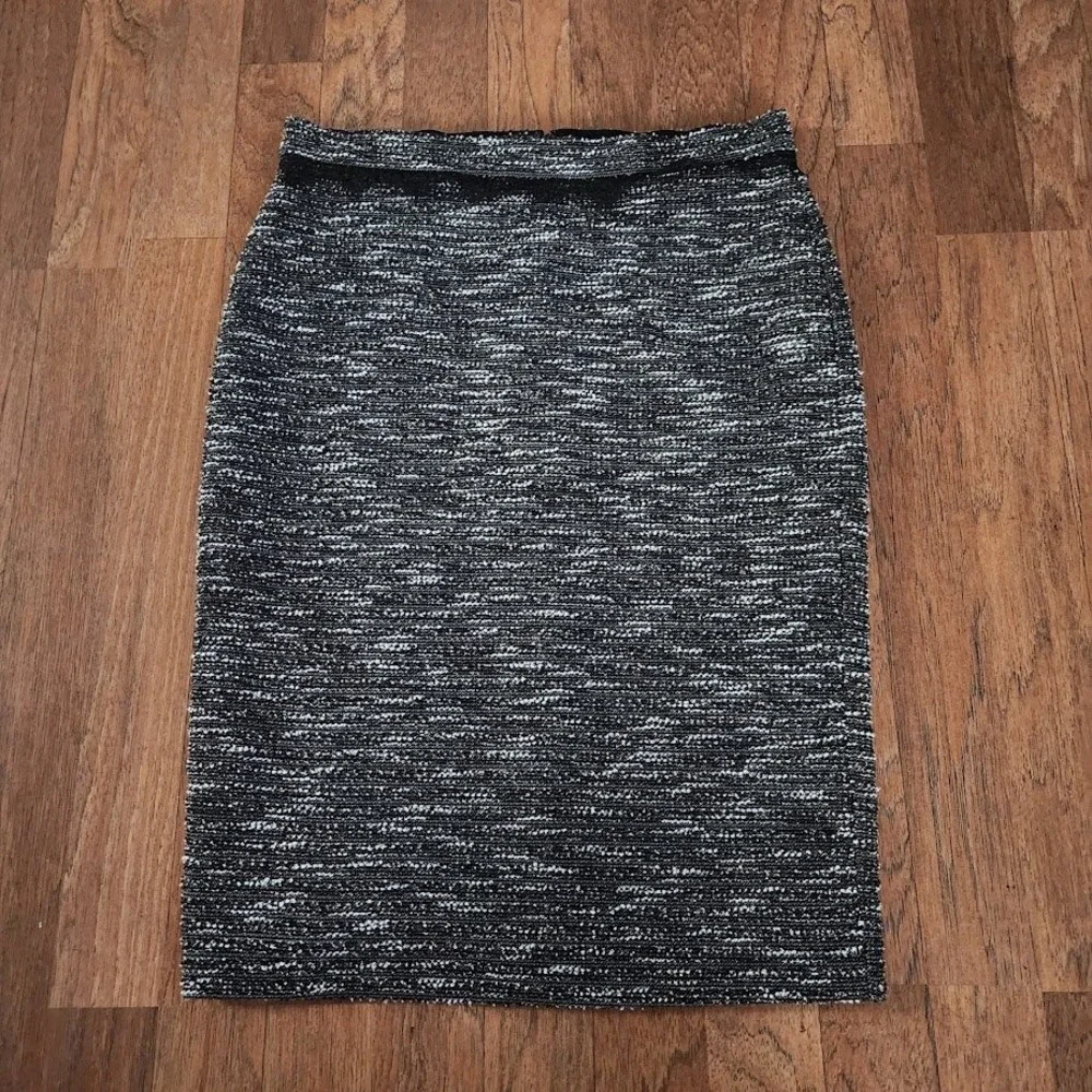 Ann Taylor Womens XS Black White Tweed Pencil Skirt Lace Trim Lined Stretch 681